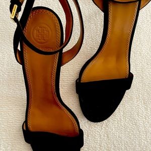 Tory Burch 9M.
